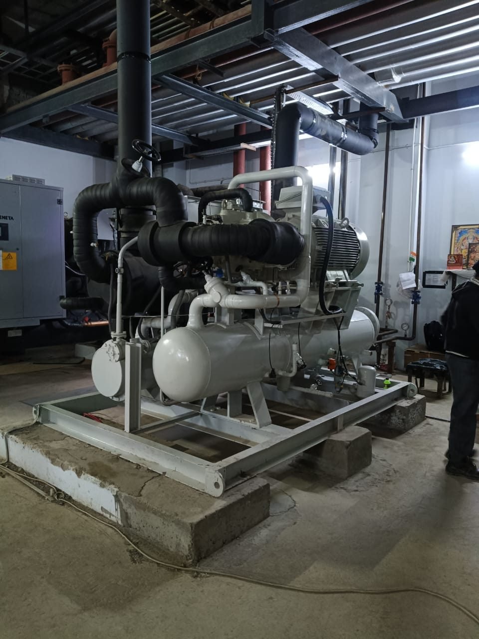 Brine chiller installation in a low-temperature process line