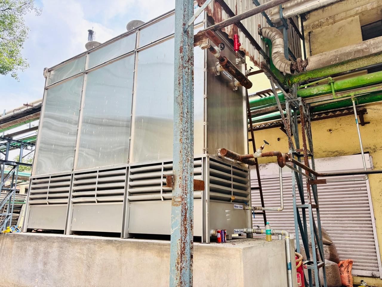 Evaporative cooling tower installation in a condenser water system