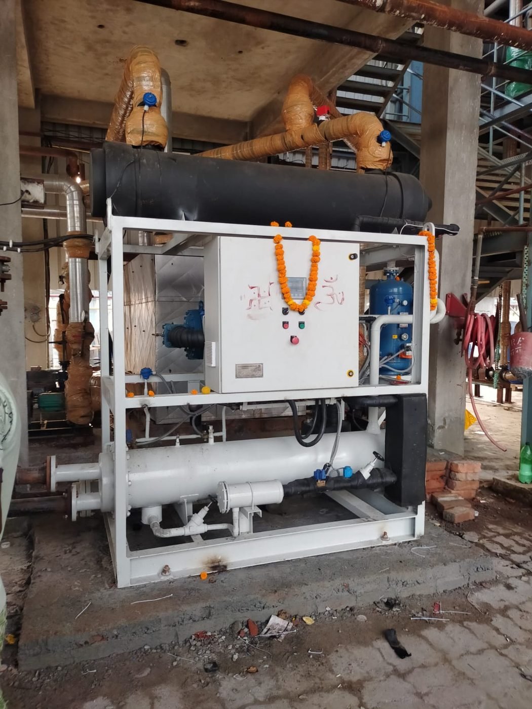 Water cooled screw chiller installation in a commissioning day